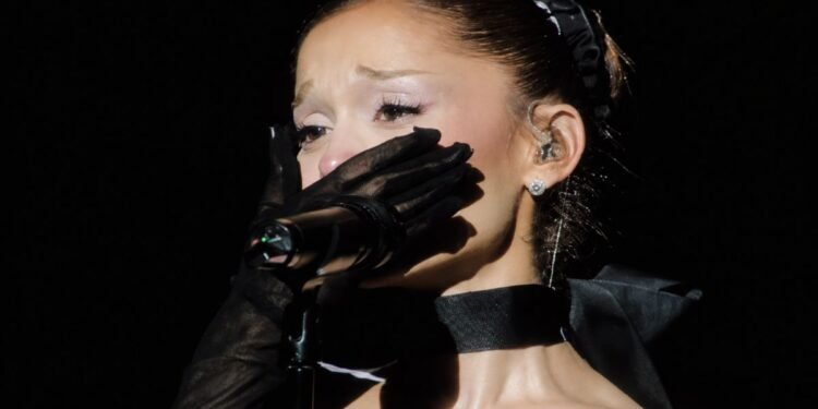 ¿Qué hay detrás de la pausa de Ariana Grande? La cantante rompe el silencio desde el escenario