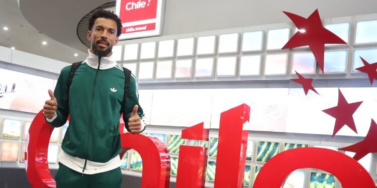 ¡Ya llegó! Vozinha desata la locura en Chile para unirse a Colo Colo