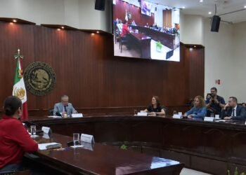 Sinaloa entra en nuevo relevo: Congreso avala licencia de Rocha Moya
