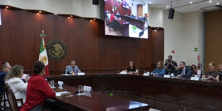 Sinaloa entra en nuevo relevo: Congreso avala licencia de Rocha Moya