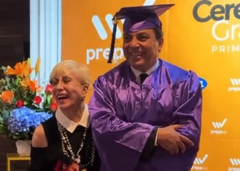¡Nunca es tarde! Cristian Castro se gradúa de la prepa a los 51 años