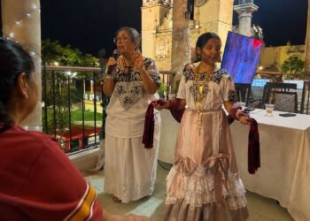 Hilos de Memoria: rescatan prendas e historias que viven en álbumes familiares