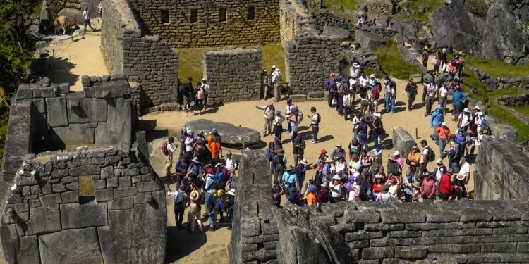 ¿Machu Picchu está llegando a su límite? Exceso de turistas acelera su deterioro
