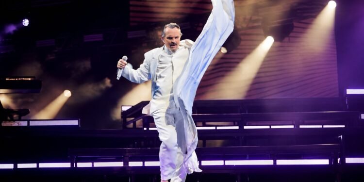 Miguel Bosé vuelve a Colombia, pero no para cantar; esta es la razón de su viaje