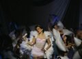 Rosalía rinde homenaje a Paquita la del Barrio durante su arranque en CDMX