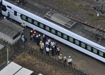 ¡Tragedia en Japón! Tren sorprende a trabajadores en las vías; cuatro mueren