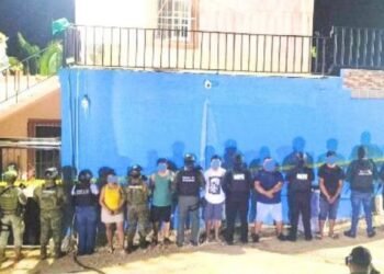 Dos cateos simultáneos irrumpen en Hopelchén; aseguran a siete personas