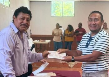 Educación con apoyo compartido: más de 250 trabajadores reciben becas