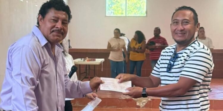 Educación con apoyo compartido: más de 250 trabajadores reciben becas