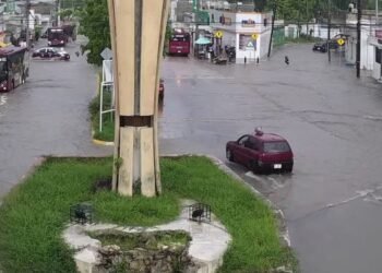 Bajo el agua: lluvias complican circular por avenidas en varios puntos de la ciudad