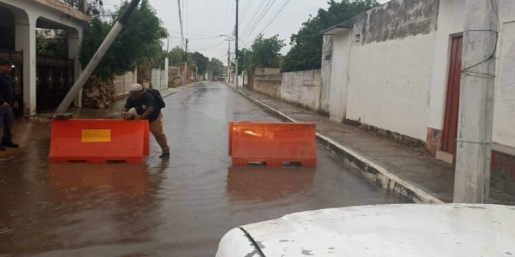 ¿Qué ocurrió en San Miguel Kucab? Lluvia derriba poste y pone en jaque a vecinos
