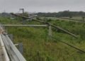 ¡Peligro en la carretera! Tormenta tumba postes y cableado en la Villahermosa-Escárcega