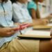 ¿Tu hijo lleva celular a la escuela? Esto reveló la consulta de la SEP
