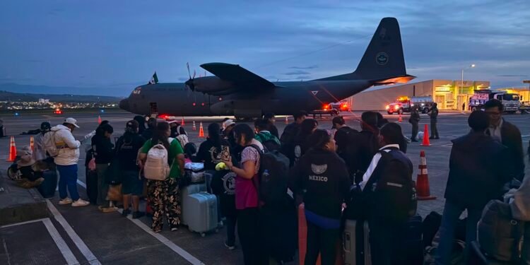 ¡Ya están en casa! México repatria a 36 afectados por el sismo en Colombia