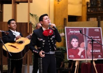 El Divo de Juárez se pega al sobre: Correos de México así lo homenajea