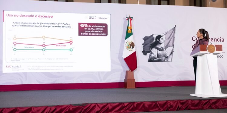 ¿Tu escuela debería permitir celulares? El debate llegará a más de 200 mil planteles