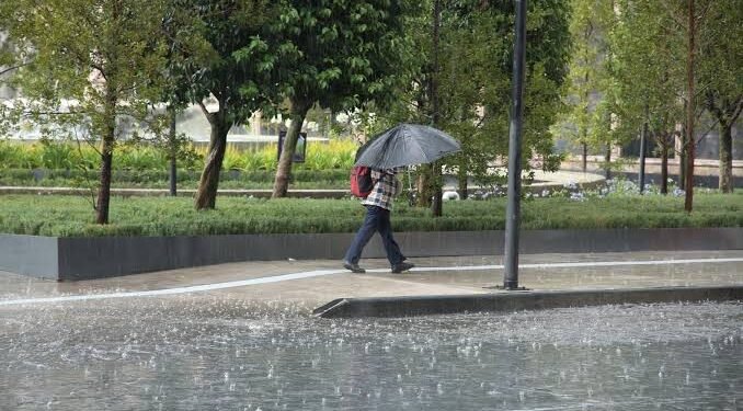 ¡No guardes el paraguas! Alertan por chubascos y viento en Campeche
