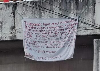 Tensión en la Campeche-Mérida: aparece manta con presuntas amenazas