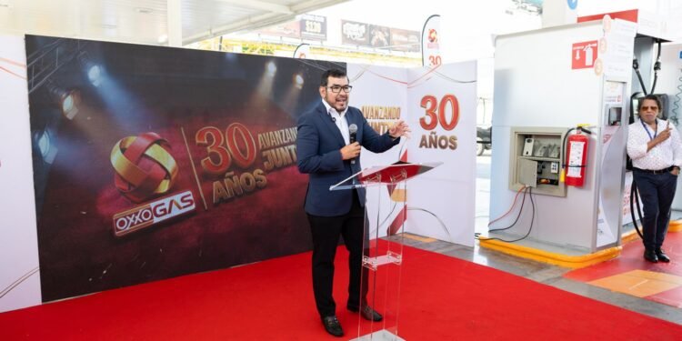 OXXO GAS cumple 30 y pisa el acelerador: más estaciones, talleres y nuevos servicios