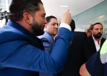¡Casi llegan a los golpes! Diputados del PRI y Morena arman trifulca en el Senado