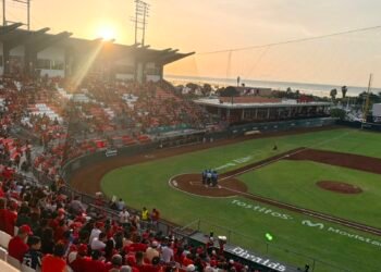 ¿Ya estás a bordo? Piratas aplastan a los Pericos y ponen los playoffs al rojo vivo