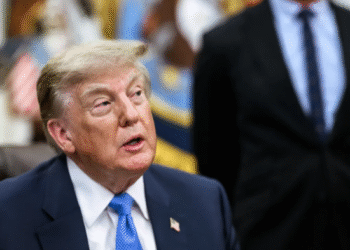 Trump pone freno a Medicaid: fuera fondos para hormonas y cirugías de menores trans