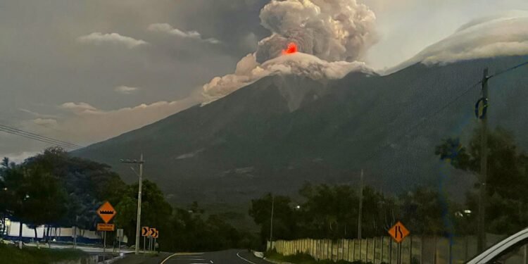 ¿Por qué la erupción del volcán de Fuego encendió la alerta en Guatemala?