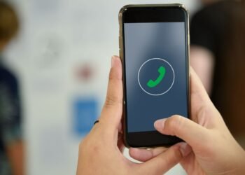 ¿Tus mensajes se quedaron con el reloj? WhatsApp registra fallas este lunes