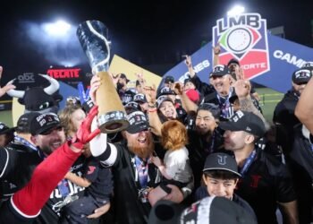 ¡Noche de gloria en Tijuana! Toros somete a Olmecas y conquista la Serie del Rey