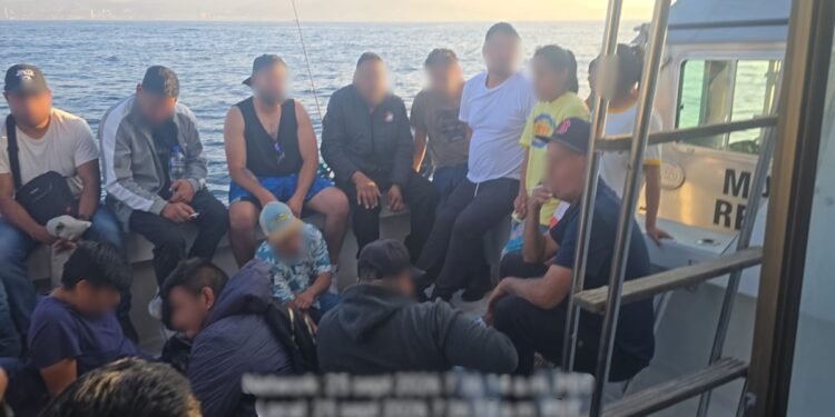 Marina frustra traslado de 45 mexicanos hacia Estados Unidos en dos yates