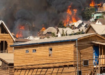 Fueron a la escuela y ocurrió una tragedia: incendio deja 24 estudiantes muertos