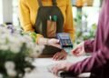 Cobrar con tarjeta deja de ser lujo: un millón de PyMEs se digitalizan