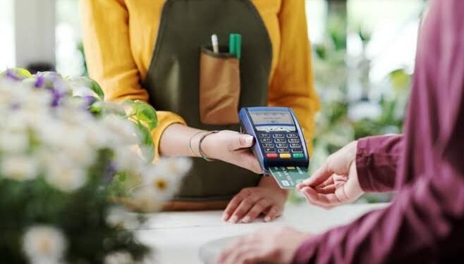 Cobrar con tarjeta deja de ser lujo: un millón de PyMEs se digitalizan