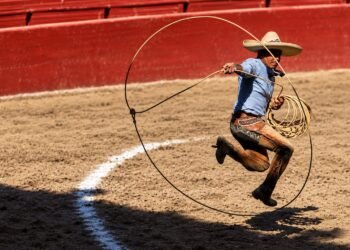 México se viste de charro: una tradición que cabalga hacia el futuro