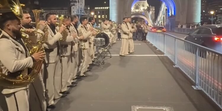 ¿La tambora hizo demasiado ruido? Policía retira a El Recodo de las calles de Londres