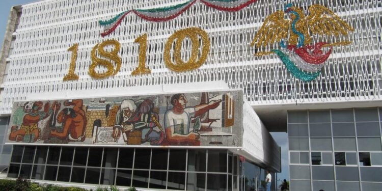 Puentazo patrio en Campeche: burócratas suspenden labores 17 y 18 de septiembre