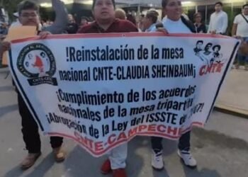 CNTE protesta durante visita de Sheinbaum y exige retomar negociación