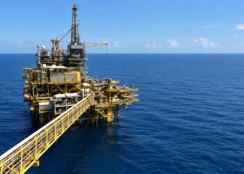 Avanza reparación de ducto tras derrame frente a Campeche; Pemex descarta riesgo para las costas
