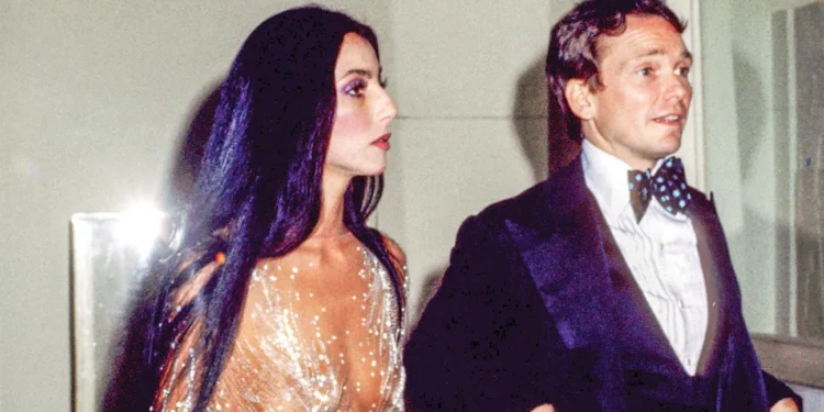 Fallece el icónico diseñador Bob Mackie a los 87 años