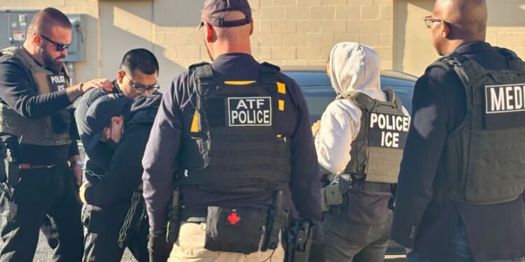 “Teníamos silbatos, ellos tenían armas”: Amnistía pide disolver el ICE