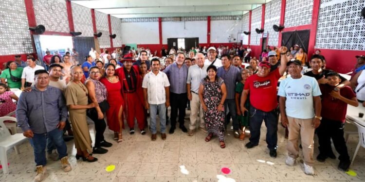 Calle por calle: Rafael Marín llama a mantener viva la transformación en QRoo