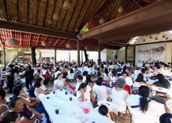 Mujeres marcan la agenda social durante encuentro con Rafael Marín en Tulum