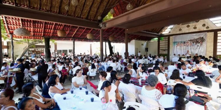 Mujeres marcan la agenda social durante encuentro con Rafael Marín en Tulum