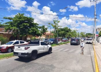 ¿Por qué colapsó la Miguel Alemán? Feria y horario escolar complican el tránsito vial