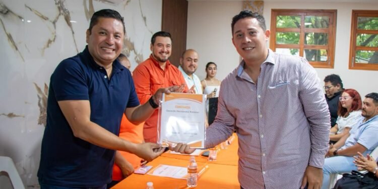César Marín recibe respaldo de MC rumbo a las elecciones de 2027 en Carmen