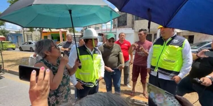 Cansados de los apagones, vecinos bloquean avenida y exigen respuesta a CFE