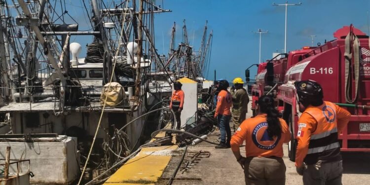 Incendio en barco y fuga de gas activan dos operativos de emergencia en Campeche
