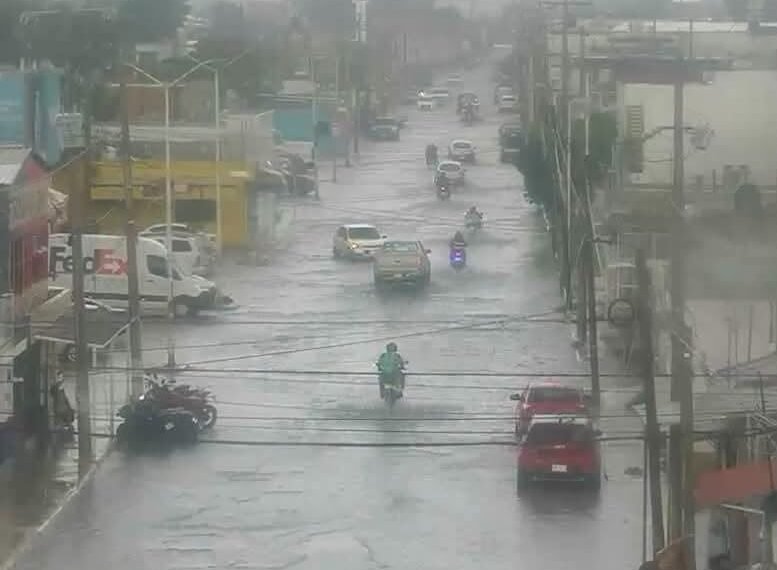 Lluvias complican la movilidad: ¿qué calles y avenidas presentan afectaciones?