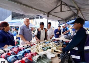Rafa Marín baja al territorio: camina entre puestos y escucha a tianguistas de Cancún