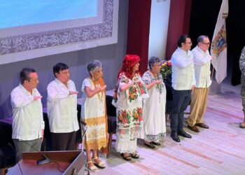 Campeche reconoce a Elvira Tello y rinde homenaje póstumo a Manuel de la Cruz